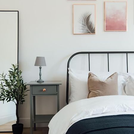 Stylish 2 Bedroom Flat In Ilford, London Kültér fotó