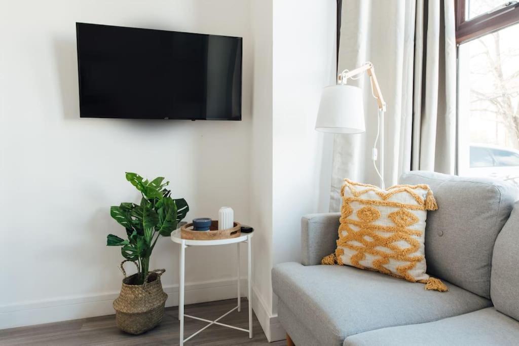 Stylish 2 Bedroom Flat In Ilford, London Kültér fotó